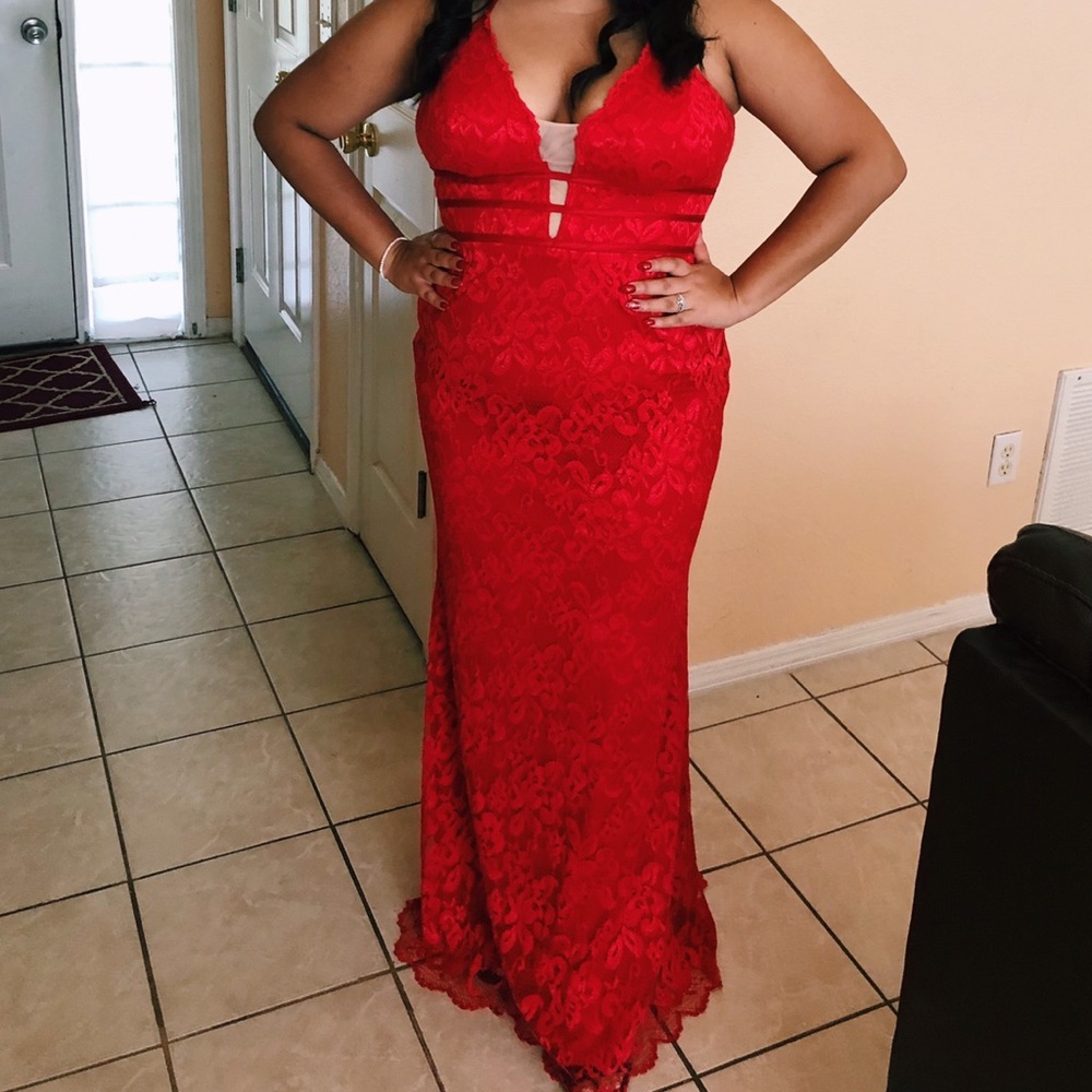 RED LACE PROM DRESS ❤️